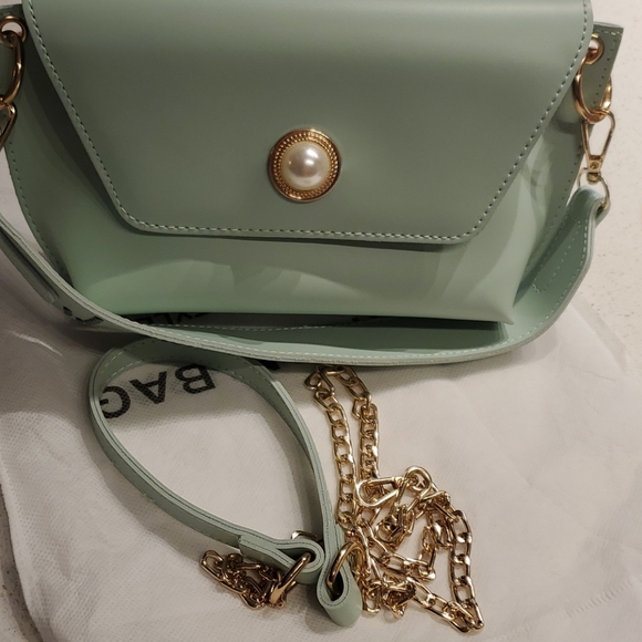 Handbags - ‼️SALE ‼️NWOT FAUX PEARL BAG